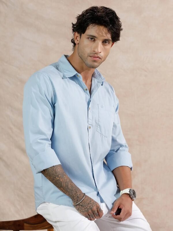 Men Regular Fit Solid Spread Collar Casual Shirt