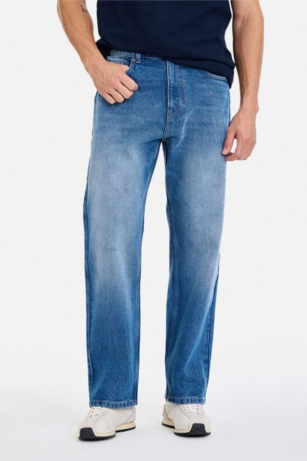 Men Straight Fit Mid Rise Blue Jeans
