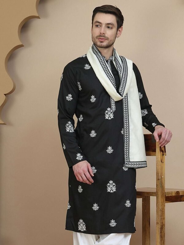 Men Embroidered Silk Blend Straight Kurta